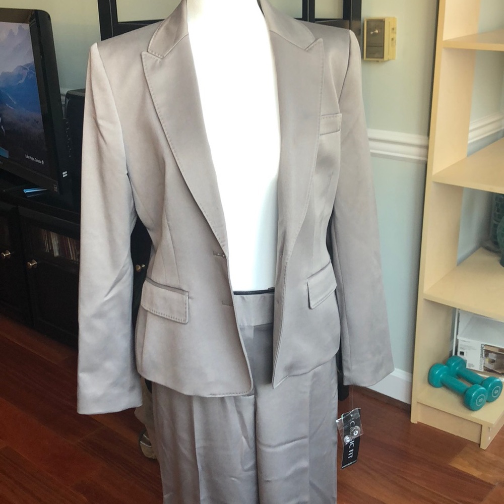 Anne Klein pantsuit, taupe, 8P
